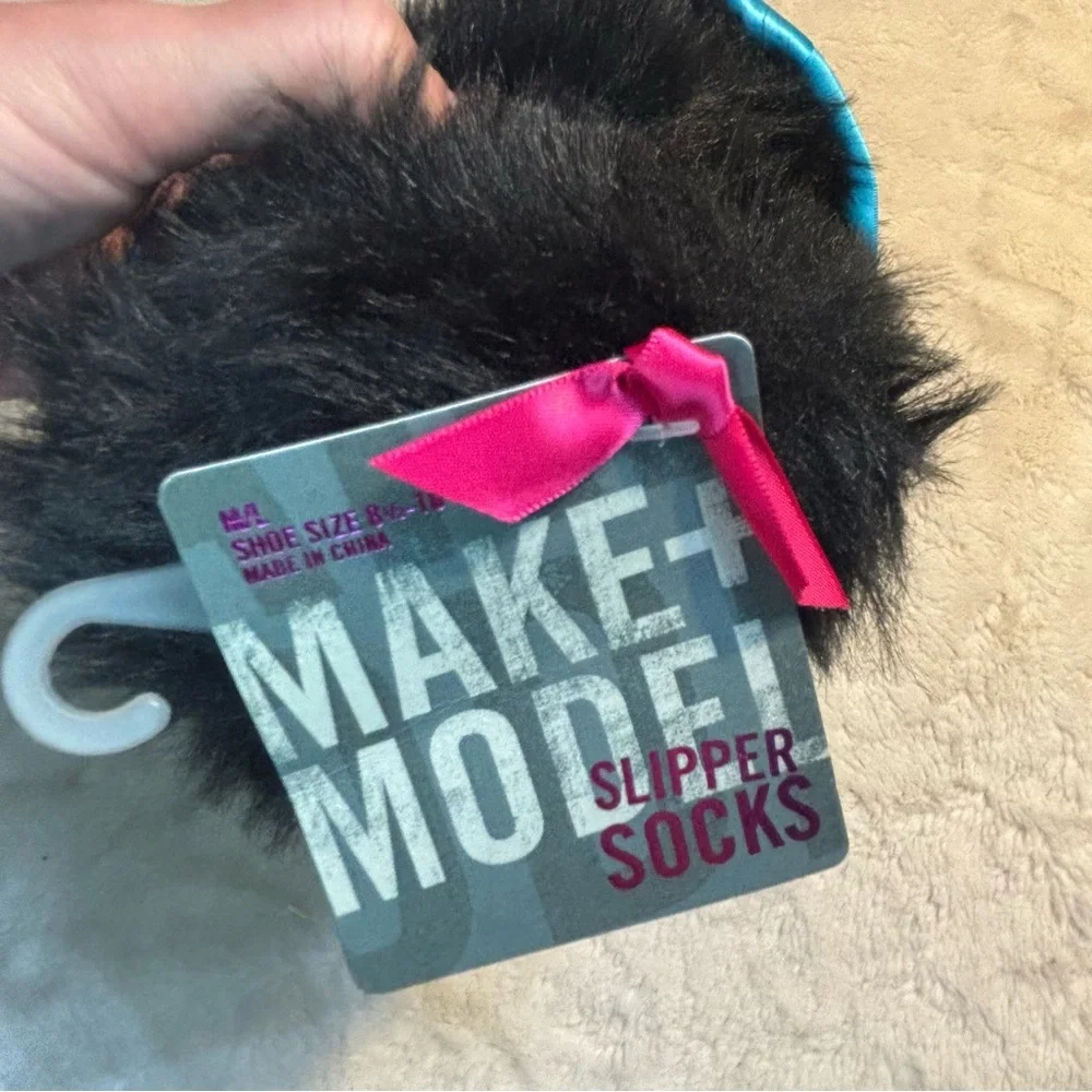 NWT Slipper Socks Make + Model Fuzzy Black Bow for Gifting Shoe Size 8.5 - 10